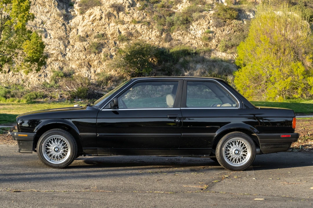1989 BMW E30 3 Series - Image 2 of 31
