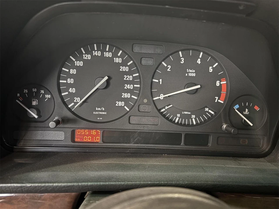 1989 BMW E32 7 Series - Image 10 of 14