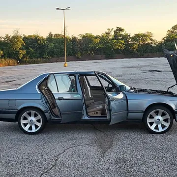 1989 BMW 7 Series 735i Sedan