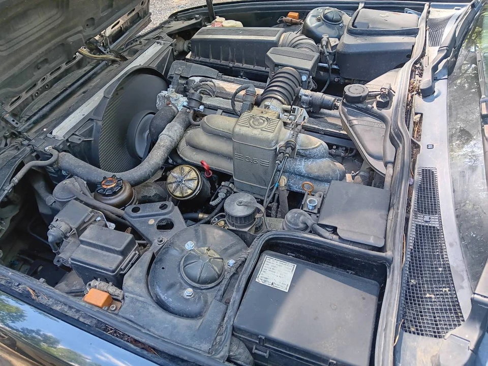 1989 BMW E32 7 Series - Image 10 of 14