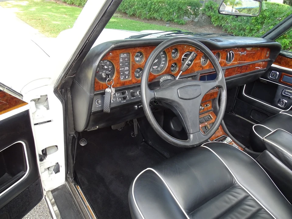 1989 Rolls-Royce Corniche Series III - Image 17 of 24