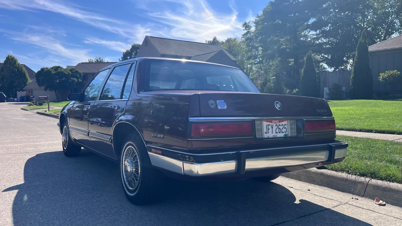 1989 Buick LeSabre - Image 14 of 21