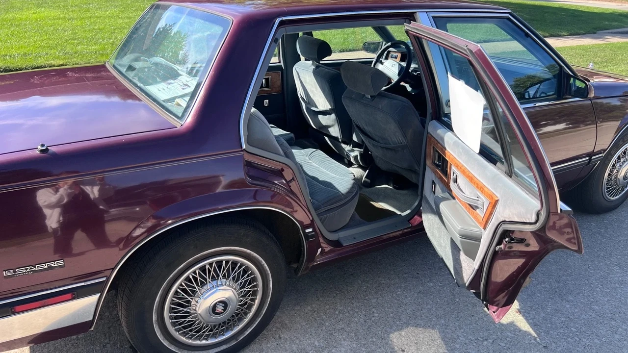 1989 Buick LeSabre - Image 18 of 21