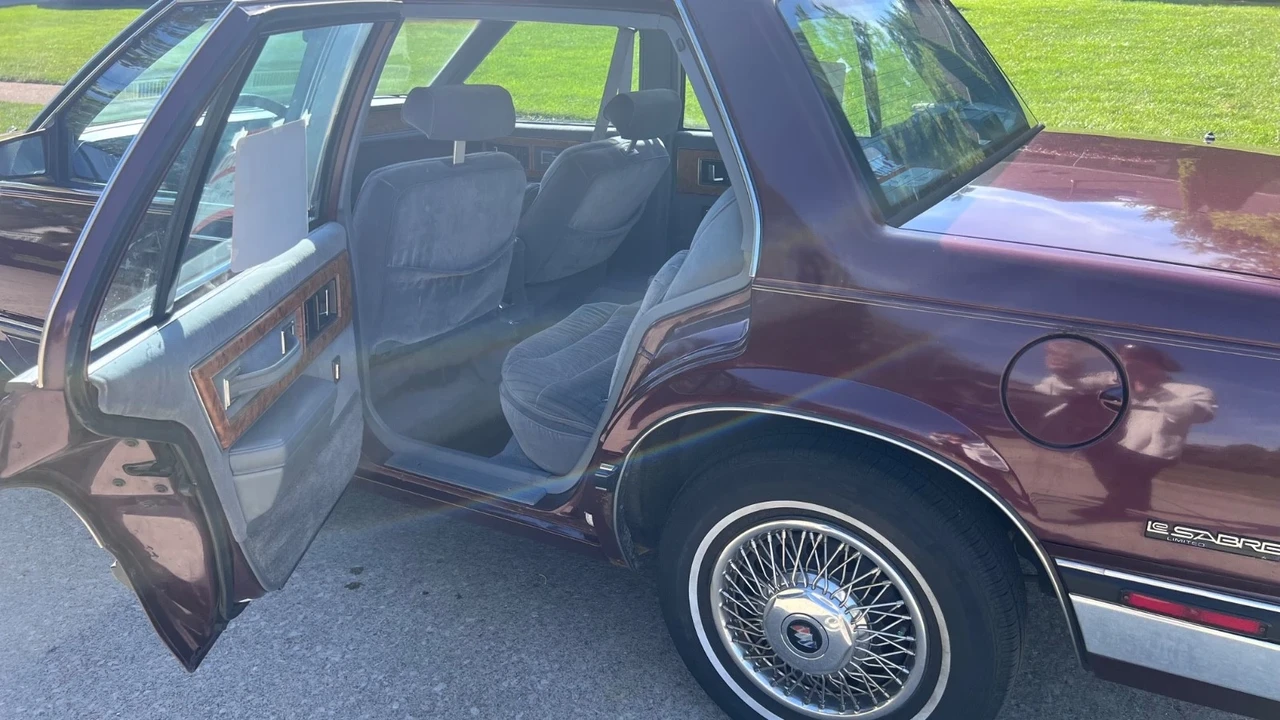 1989 Buick LeSabre - Image 11 of 21