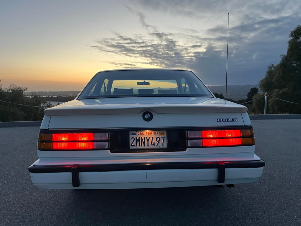 1989 Buick LeSabre - Image 18 of 31