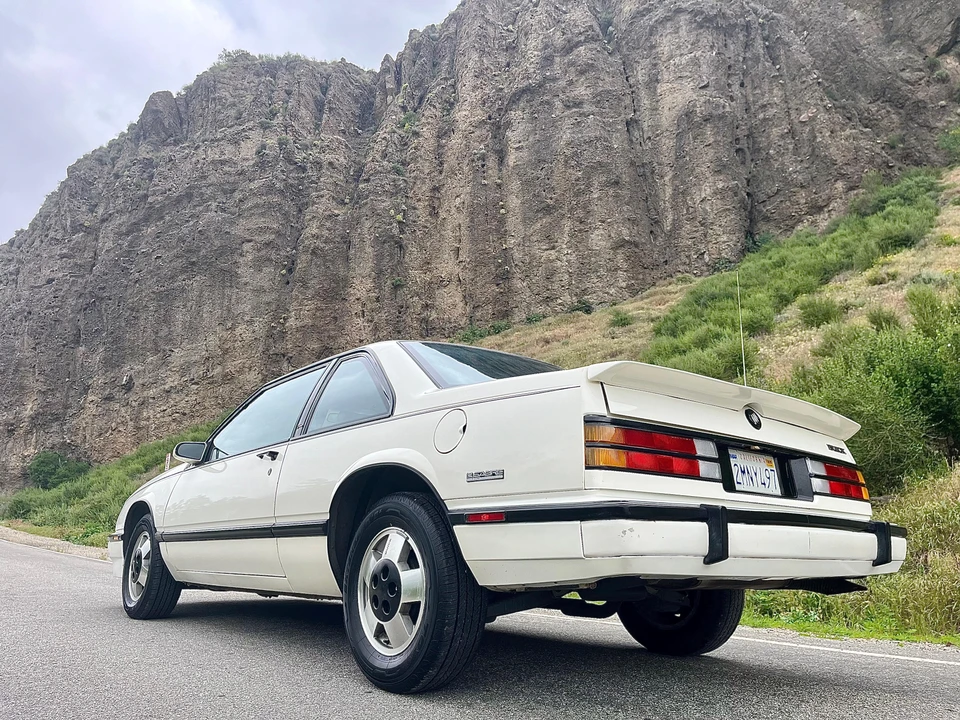1989 Buick LeSabre - Image 15 of 31