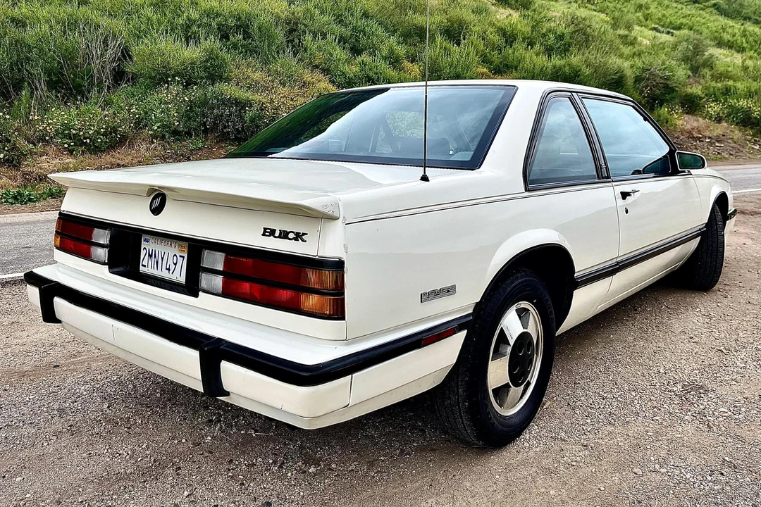 1989 Buick LeSabre - Image 4 of 31