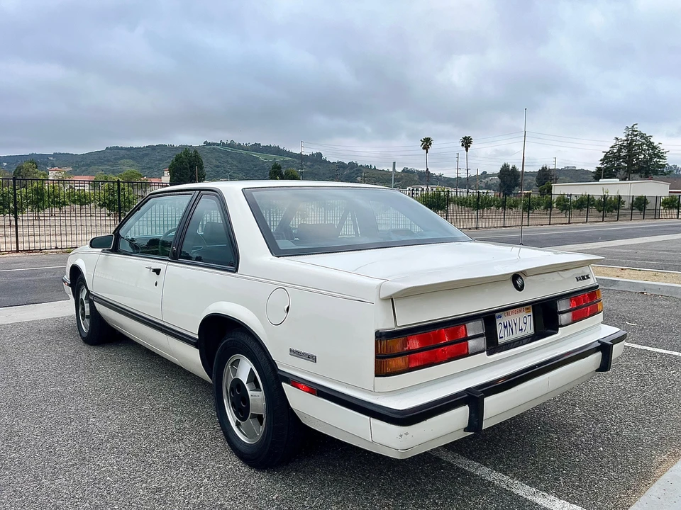 1989 Buick LeSabre - Image 16 of 31