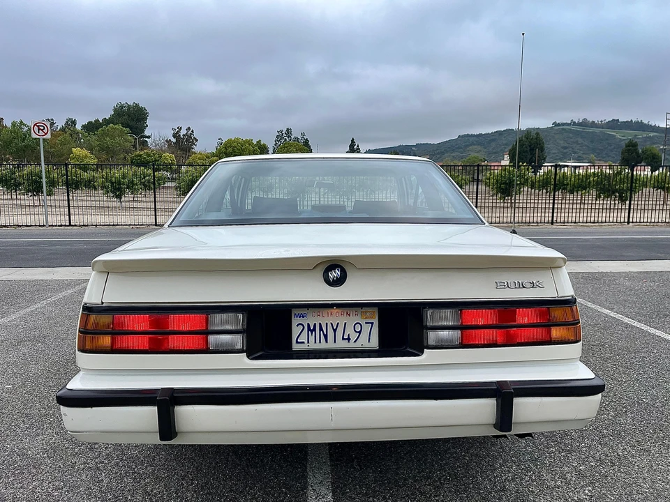 1989 Buick LeSabre - Image 20 of 31