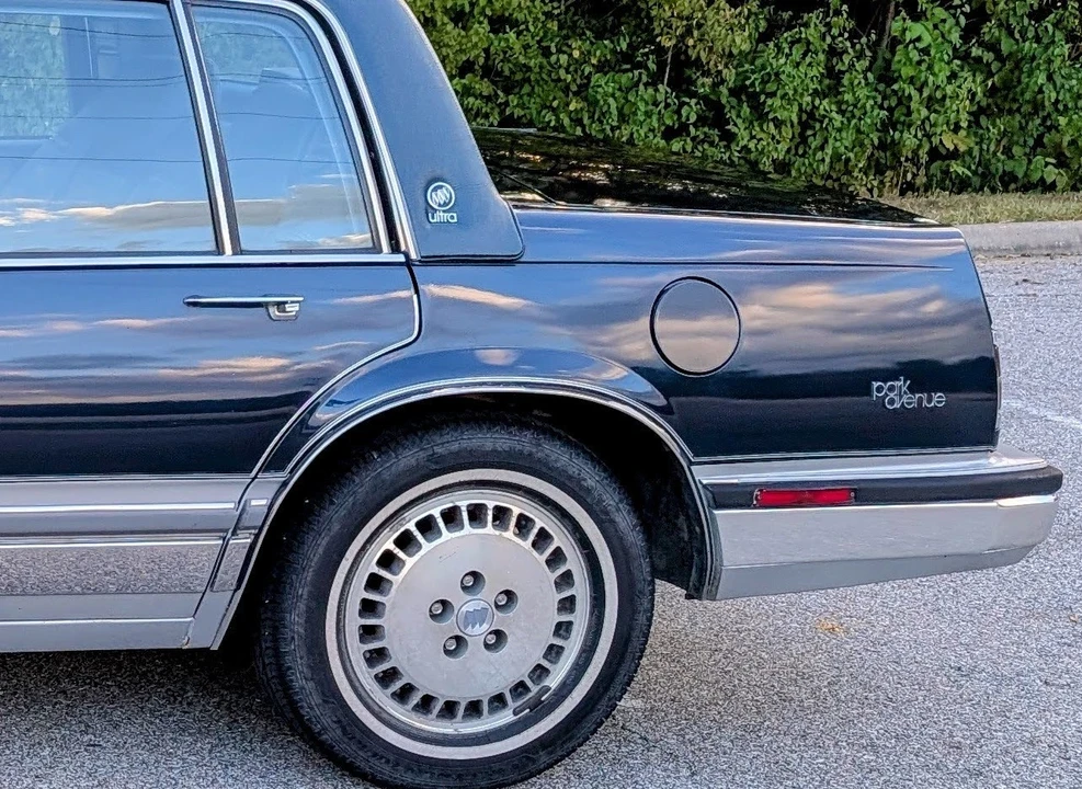 1989 Buick Park Avenue - Image 2 of 21