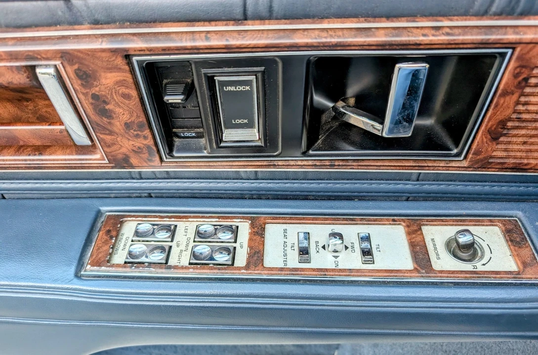 1989 Buick Park Avenue - Image 15 of 21