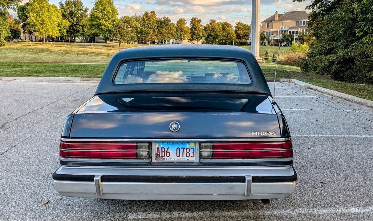 1989 Buick Park Avenue - Image 6 of 21