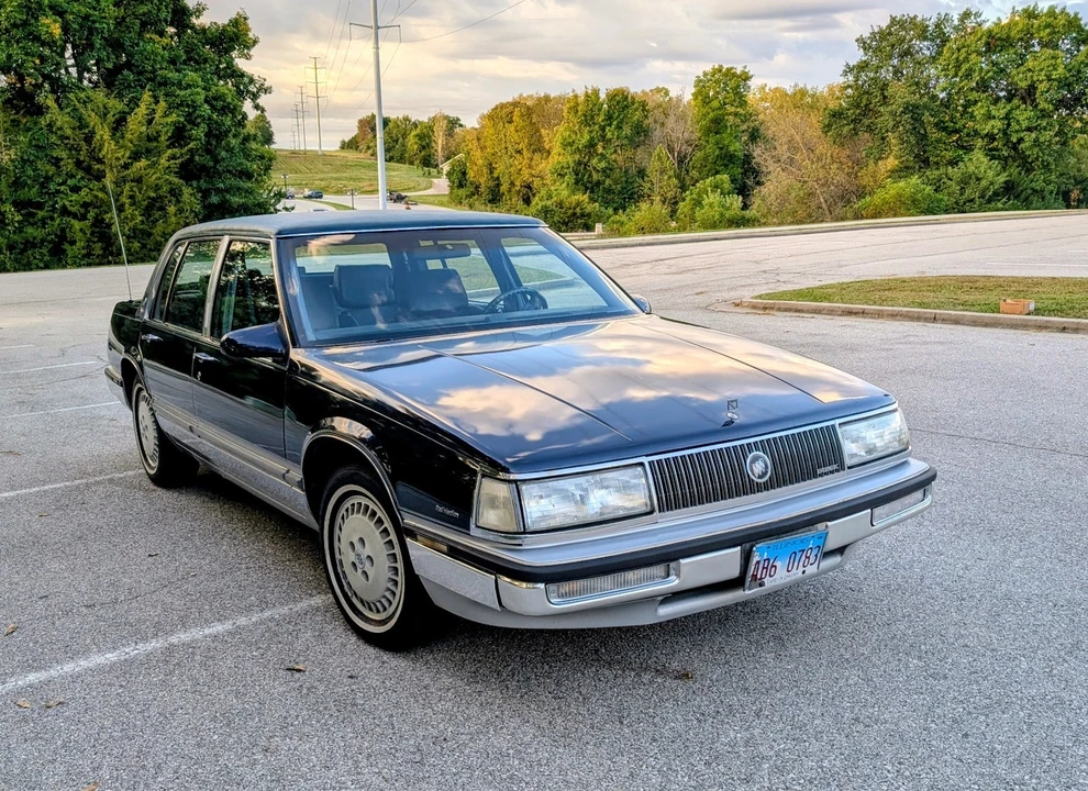 1989 Buick Park Avenue - Image 9 of 21