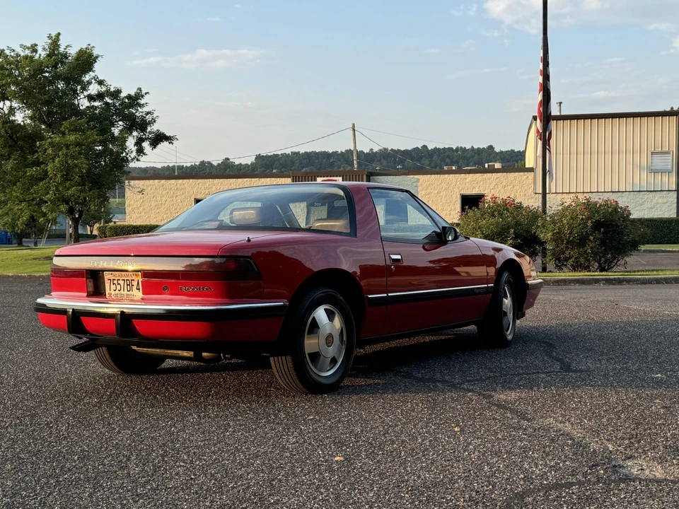 1989 Buick Reatta - Image 15 of 31
