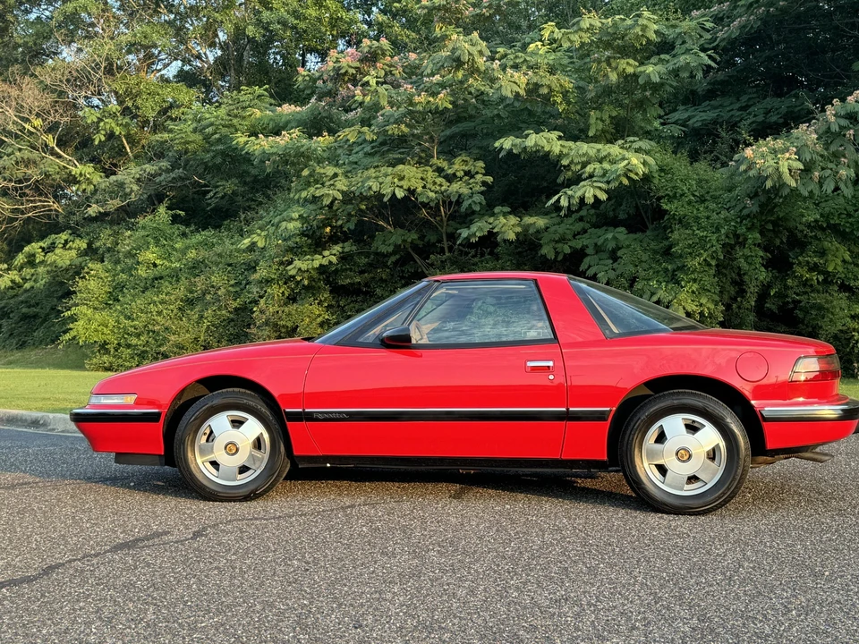 1989 Buick Reatta - Image 10 of 31
