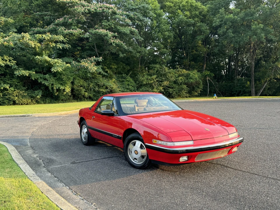 1989 Buick Reatta - Image 2 of 31