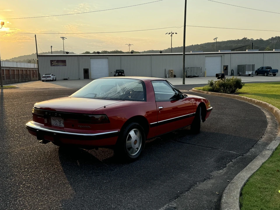 1989 Buick Reatta - Image 16 of 31