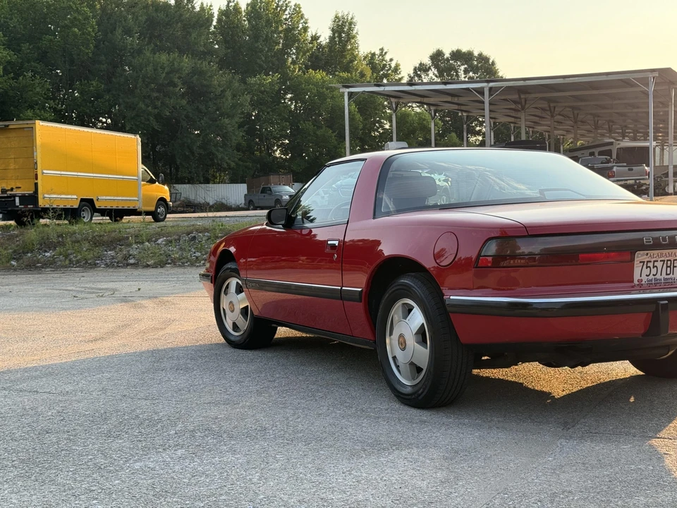 1989 Buick Reatta - Image 25 of 31
