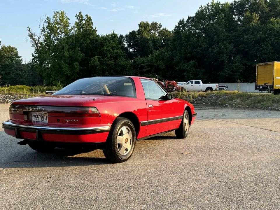 1989 Buick Reatta - Image 14 of 31