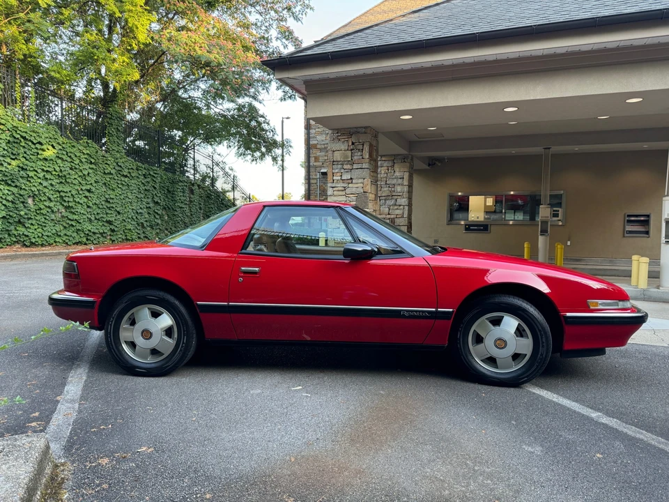 1989 Buick Reatta - Image 17 of 31