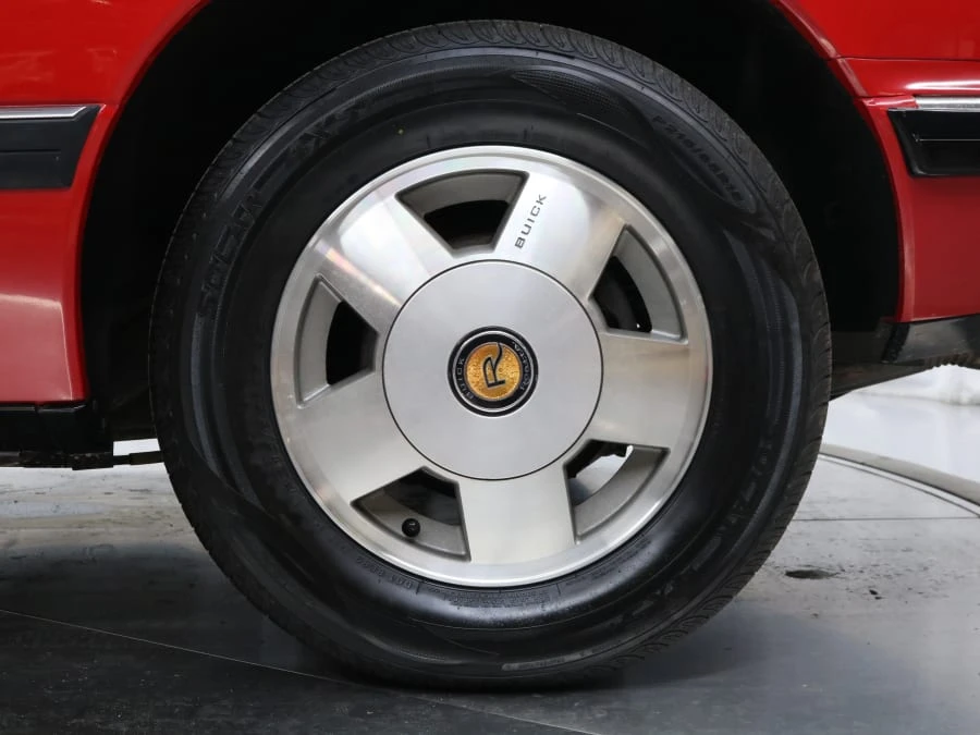 1989 Buick Reatta - Image 16 of 31