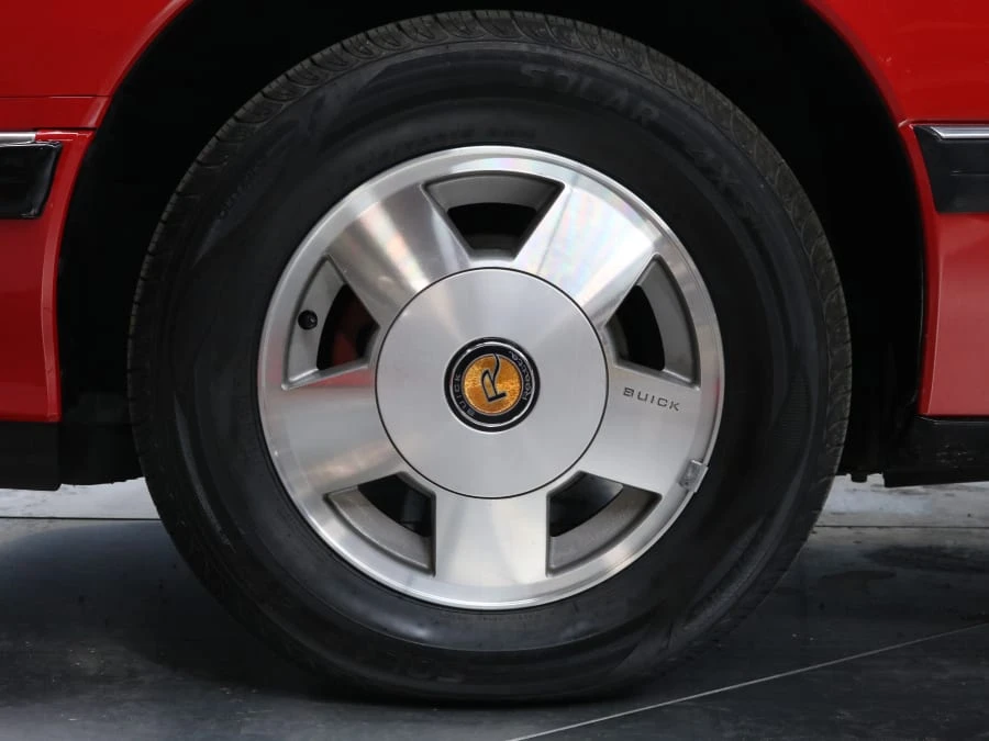1989 Buick Reatta - Image 18 of 31