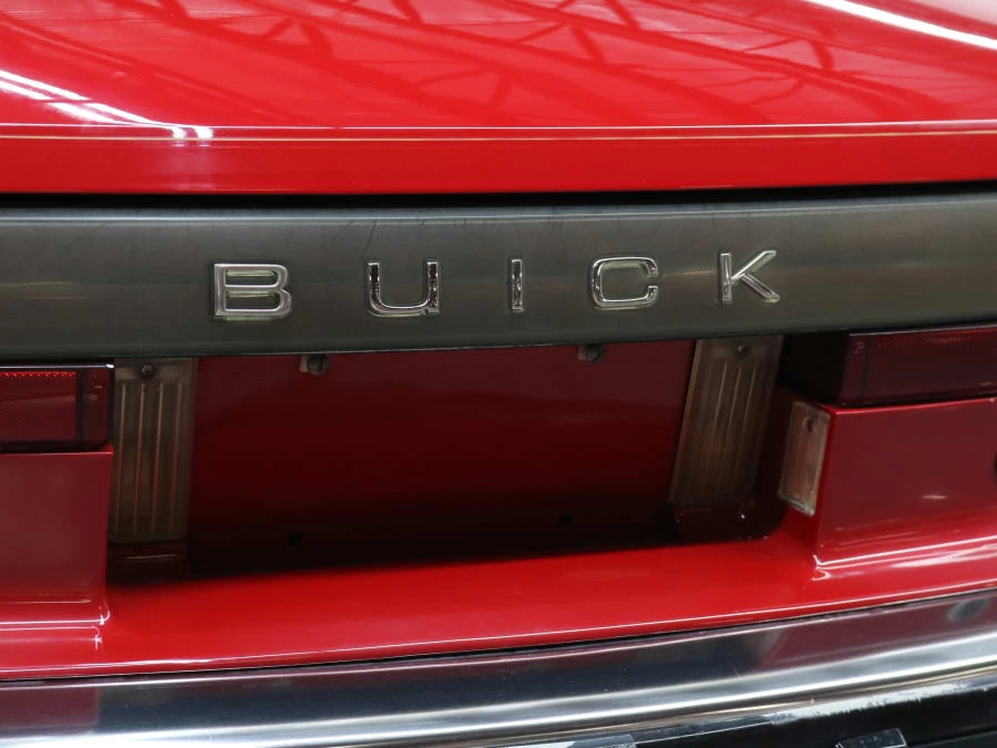 1989 Buick Reatta - Image 12 of 31