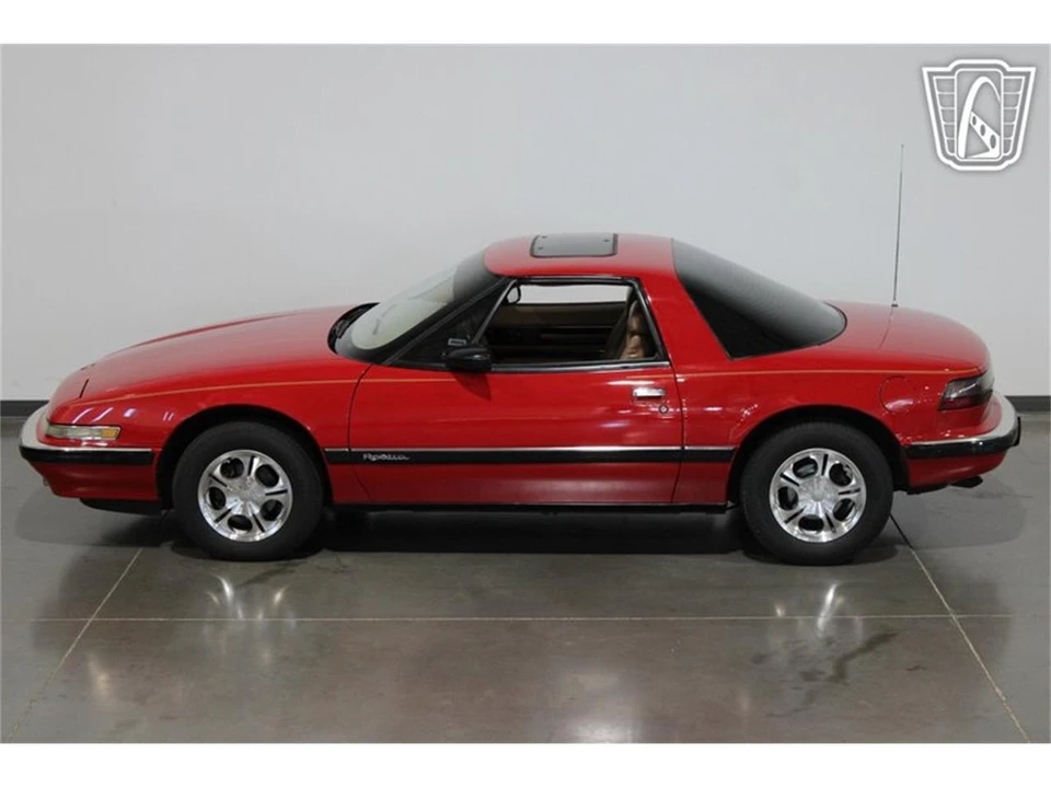 1989 Buick Reatta - Image 11 of 31