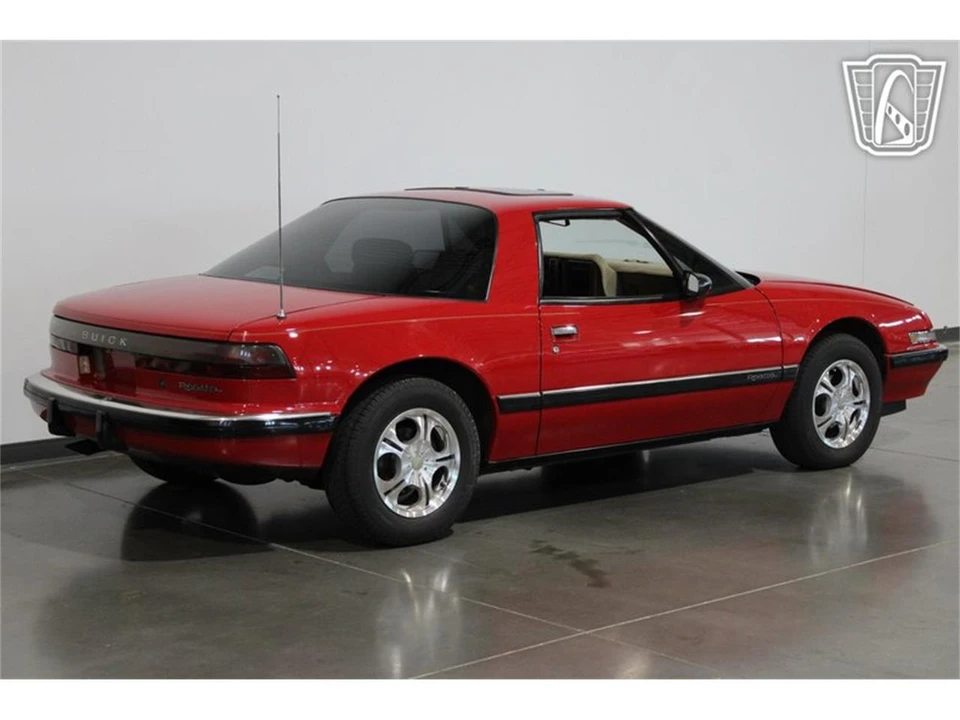 1989 Buick Reatta - Image 17 of 31