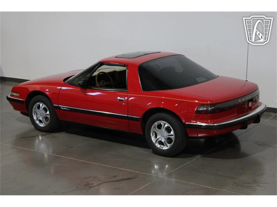 1989 Buick Reatta - Image 12 of 31