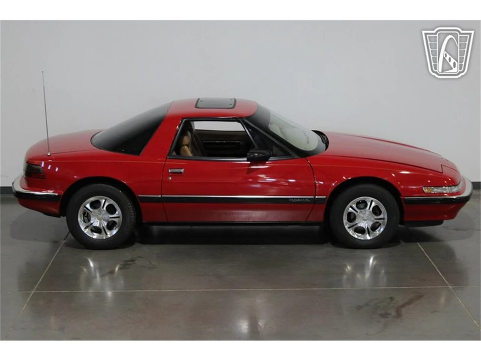 1989 Buick Reatta - Image 8 of 31