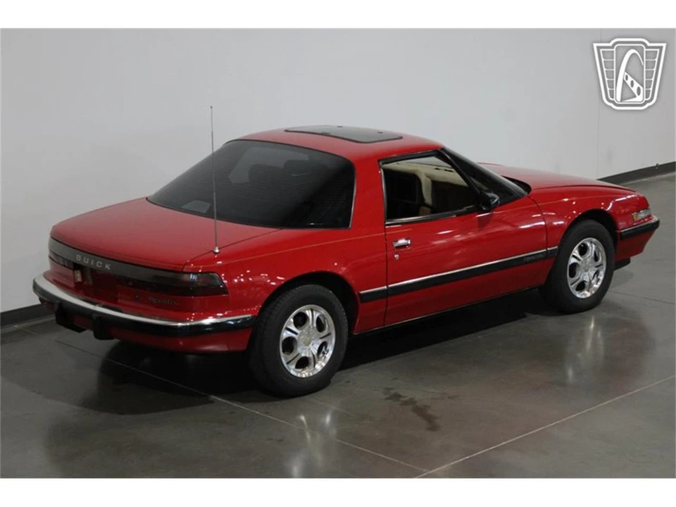 1989 Buick Reatta - Image 9 of 31