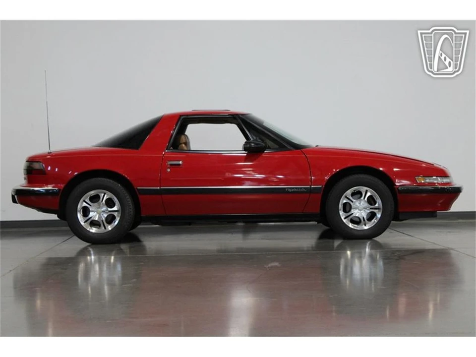 1989 Buick Reatta - Image 24 of 31