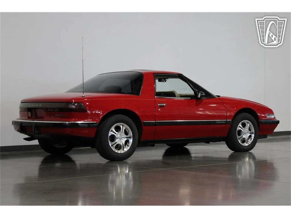 1989 Buick Reatta - Image 25 of 31