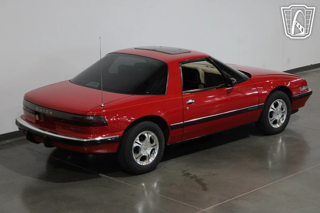 1989 Buick Reatta - Image 11 of 12