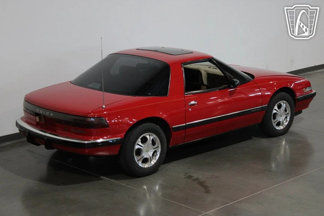 1989 Buick Reatta - Image 10 of 21