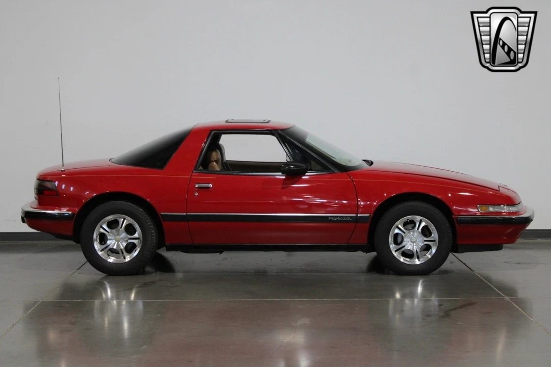 1989 Buick Reatta - Image 16 of 21