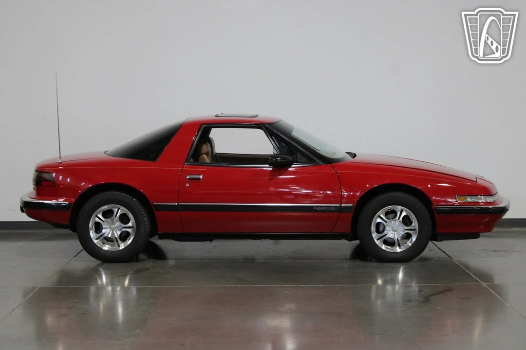 1989 Buick Reatta - Image 17 of 21