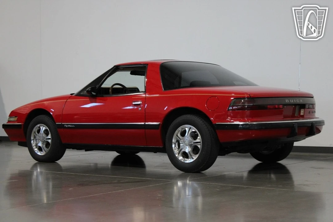 1989 Buick Reatta - Image 29 of 31