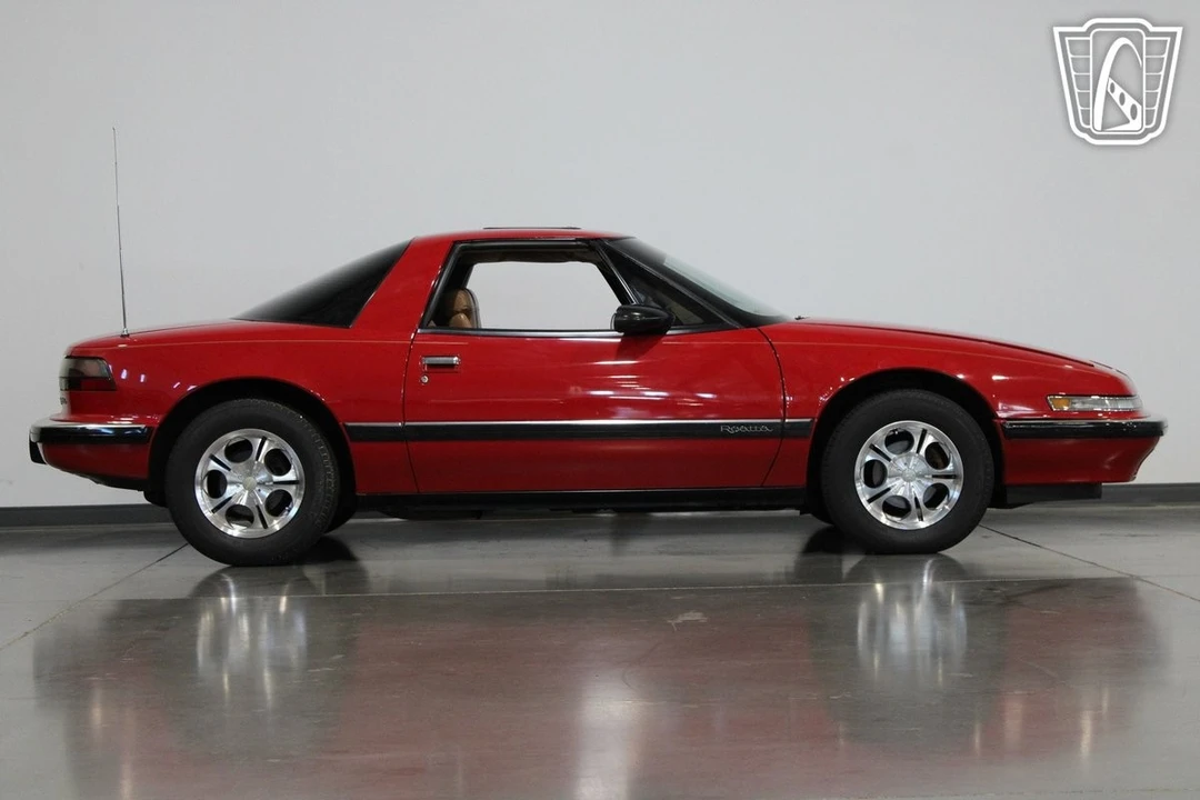 1989 Buick Reatta - Image 25 of 31