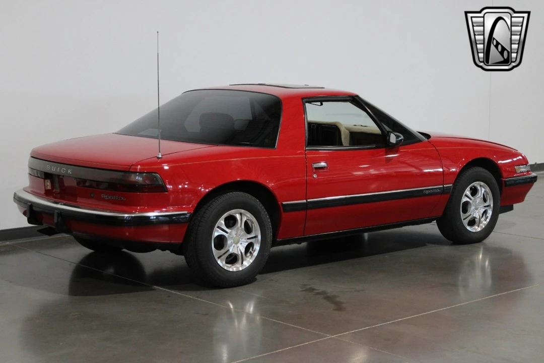 1989 Buick Reatta - Image 17 of 21