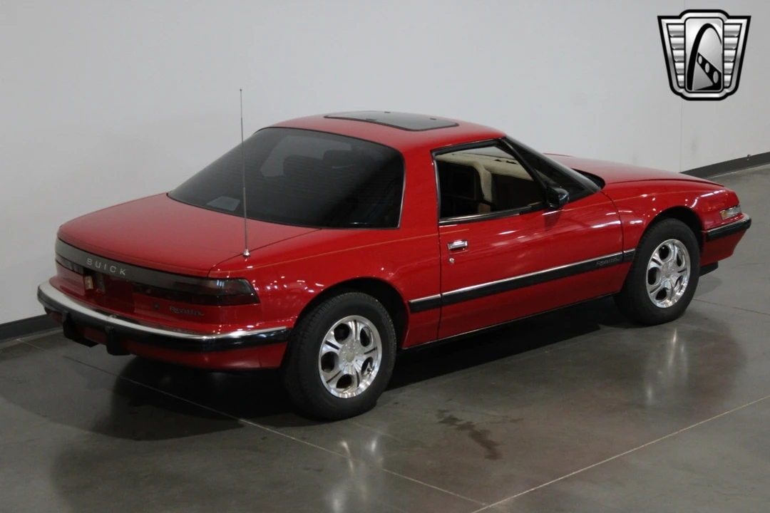 1989 Buick Reatta - Image 9 of 12