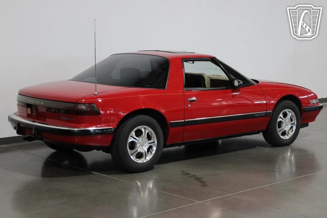 1989 Buick Reatta - Image 18 of 21