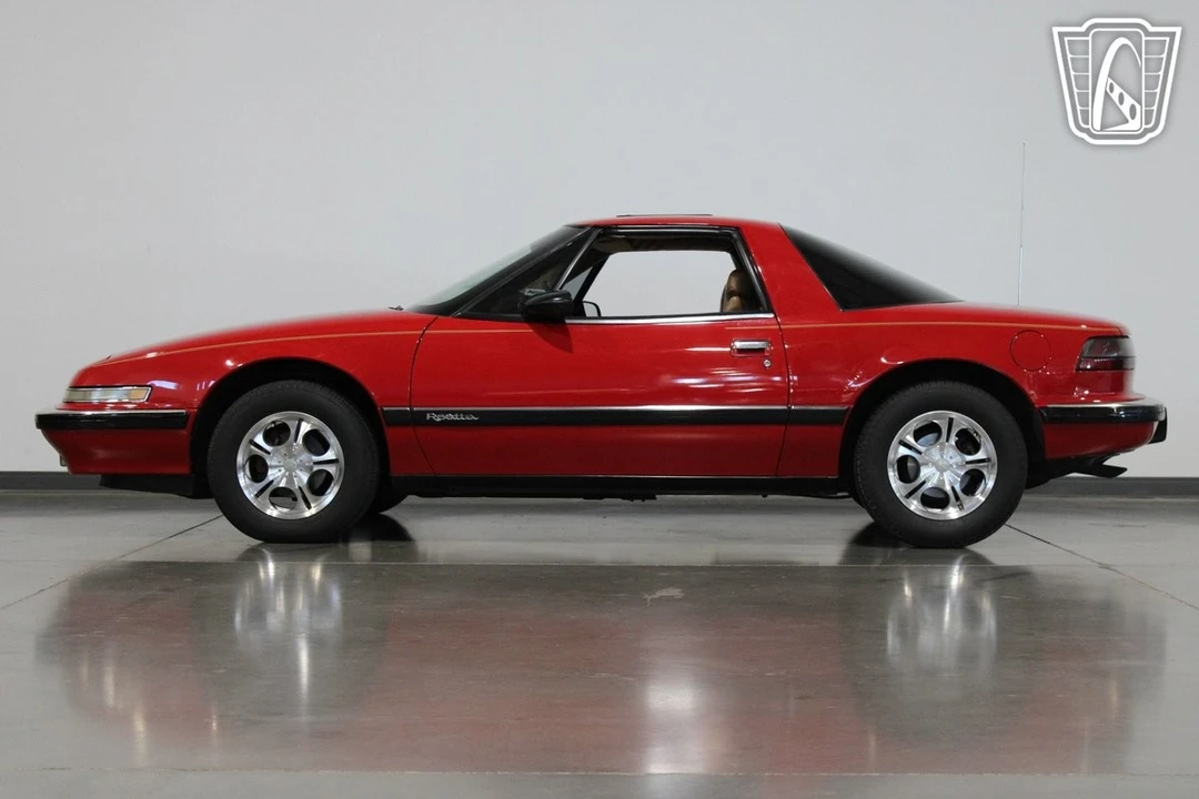 1989 Buick Reatta - Image 28 of 31