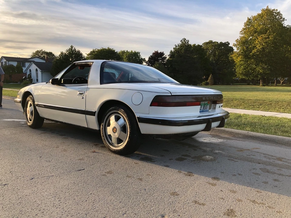 1989 Buick Reatta - Image 9 of 19