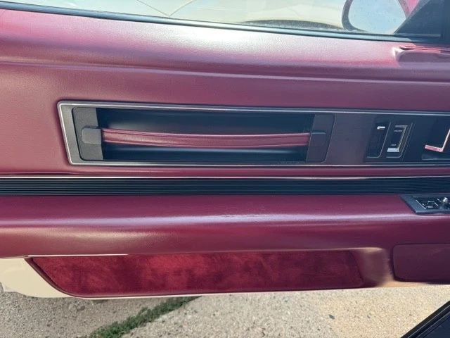 1989 Buick Reatta - Image 12 of 19