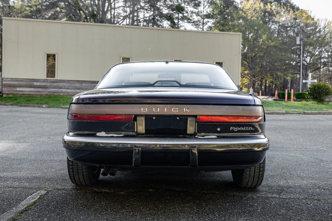 1989 Buick Reatta - Image 10 of 31