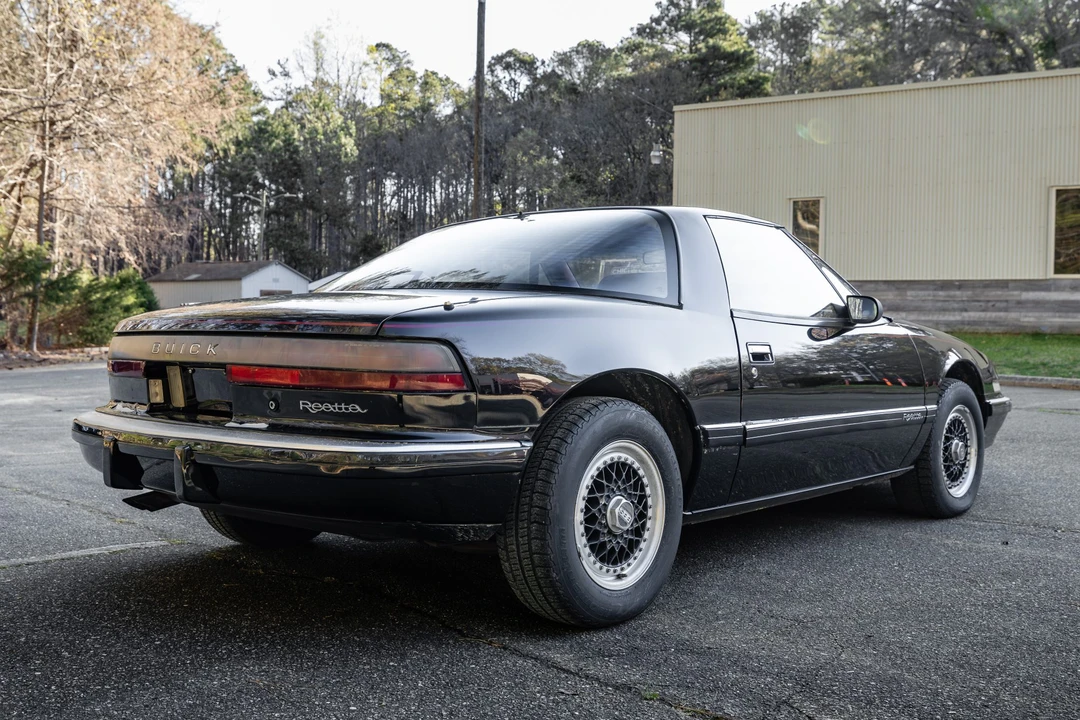 1989 Buick Reatta - Image 8 of 31
