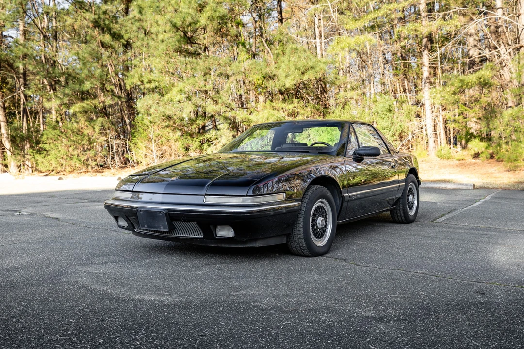 1989 Buick Reatta - Image 2 of 31