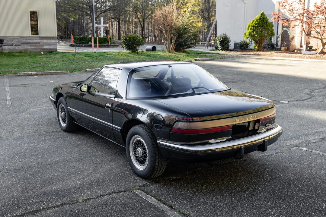 1989 Buick Reatta - Image 12 of 31